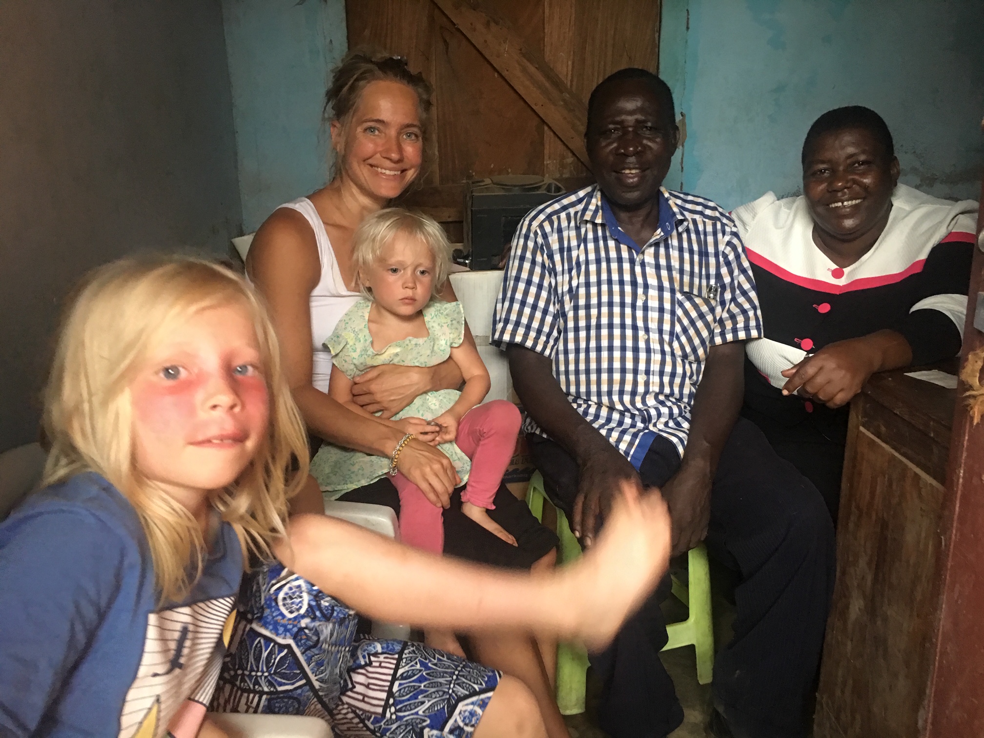 2018 - Familjen Jenkins från Lerum på besök hos ugandiska vänner i närheten, passar på att hälsa på FABWS Agnes
